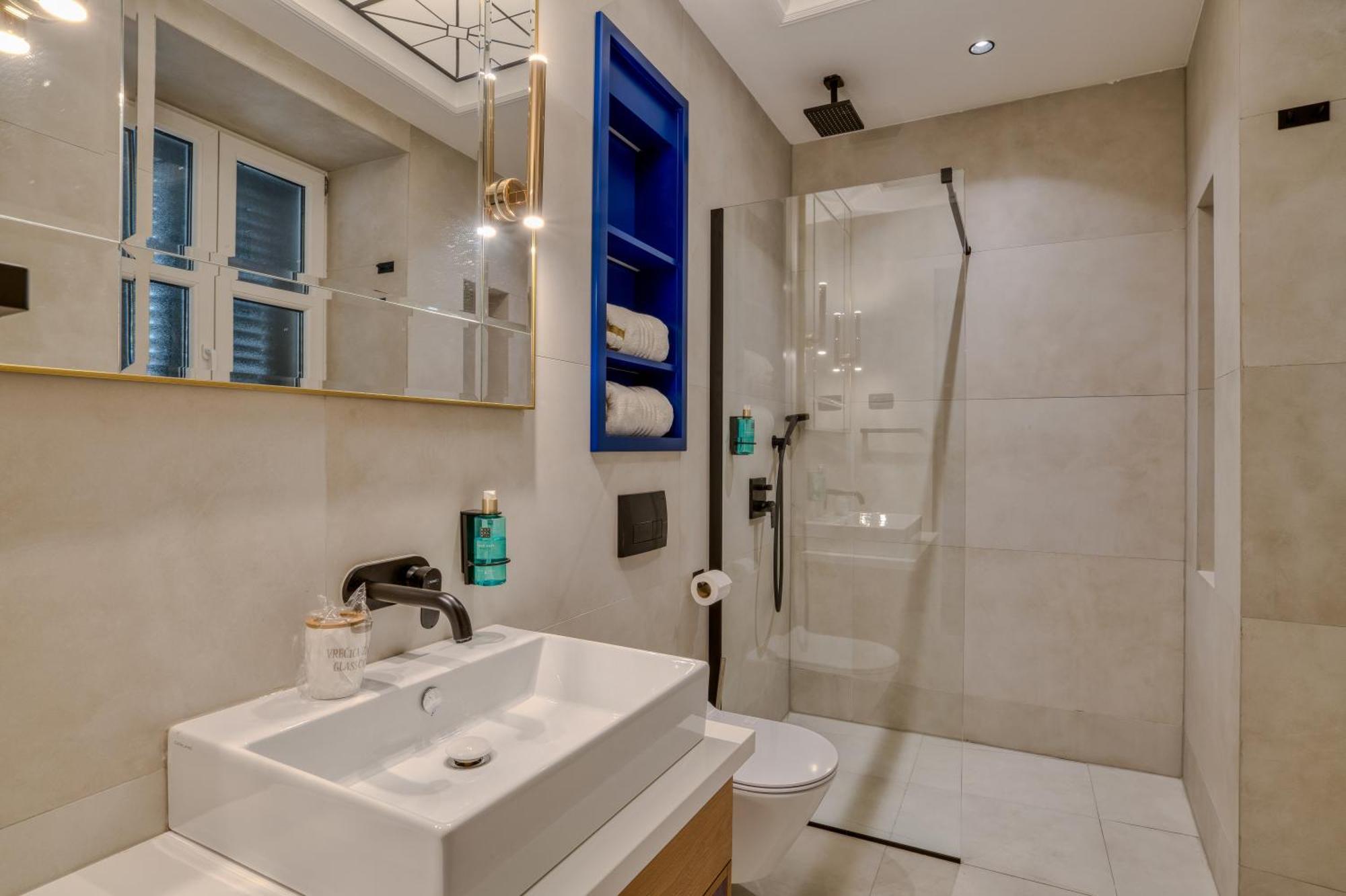 Hive Luxury Suites By Mn Property 科托尔 外观 照片